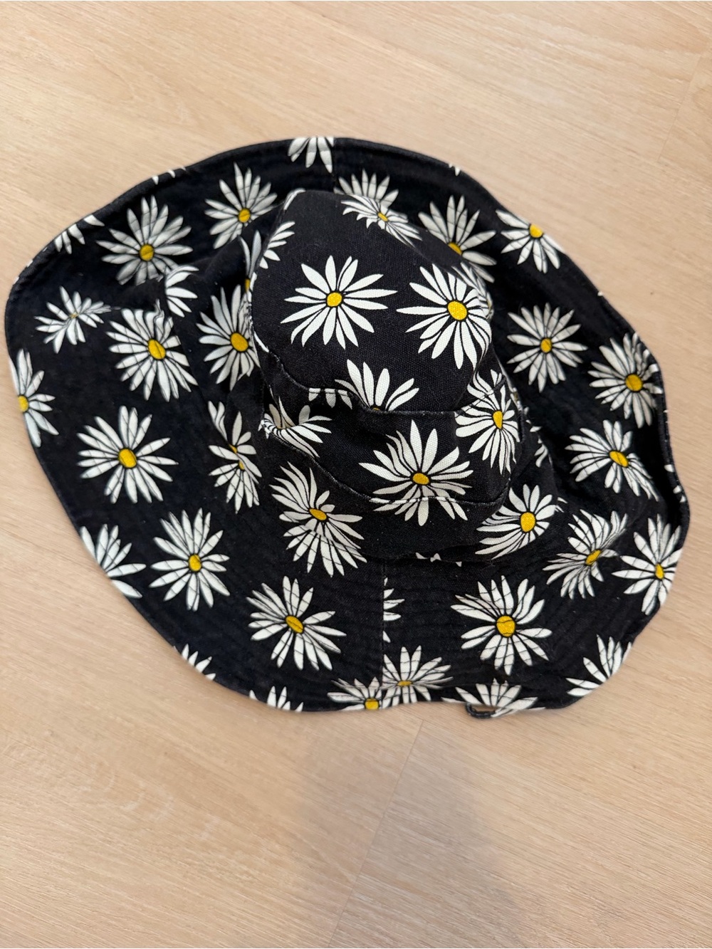 Fighting Eel Black Daisy Print Sun Hat